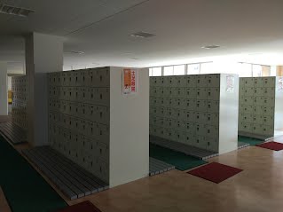 教室棟昇降口