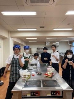 今年度の新メンバー（抹茶ラテを作って暑さを吹き飛ばしました）